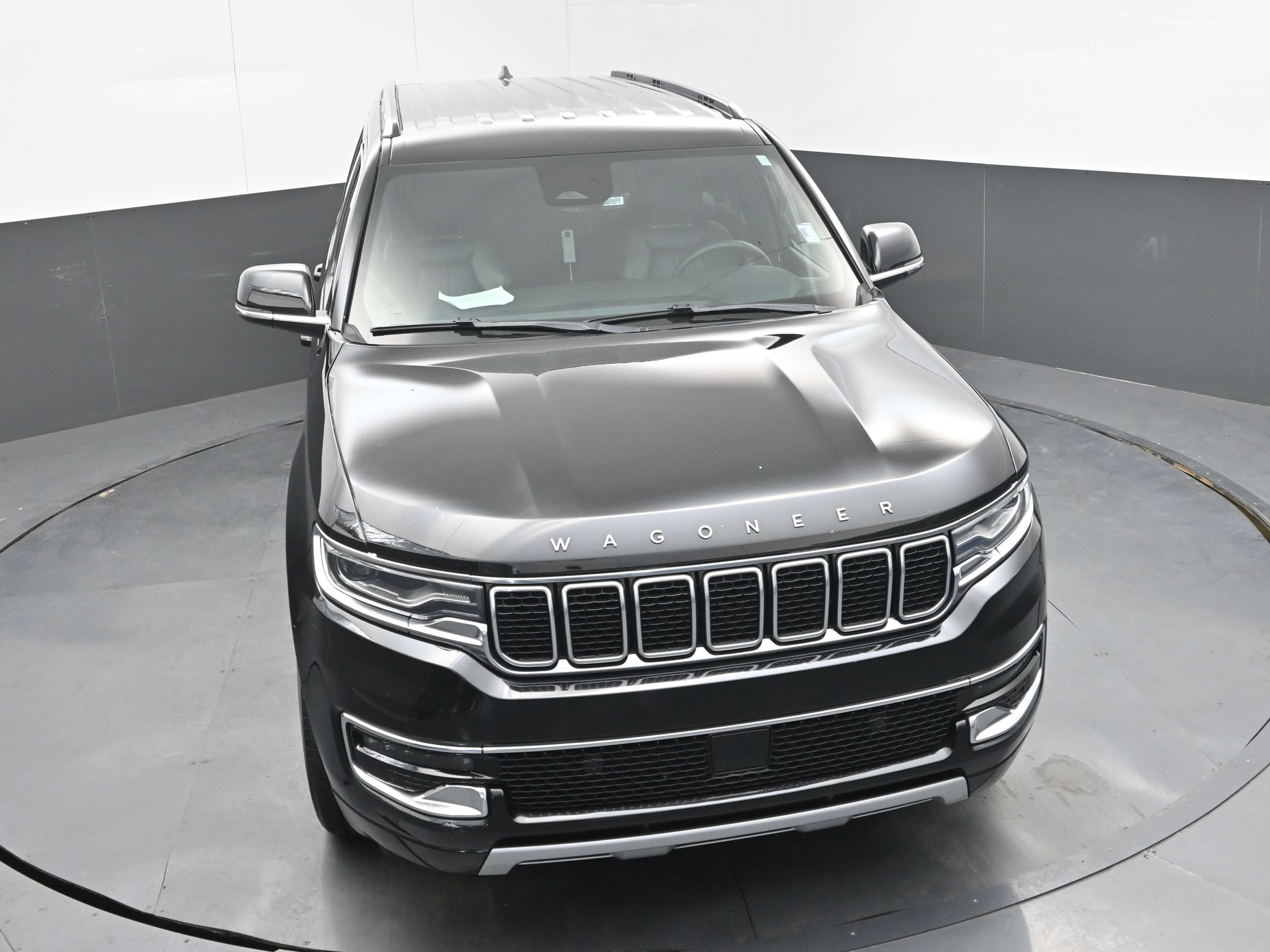 Used 2024 Jeep Wagoneer L Series II RWD image 32
