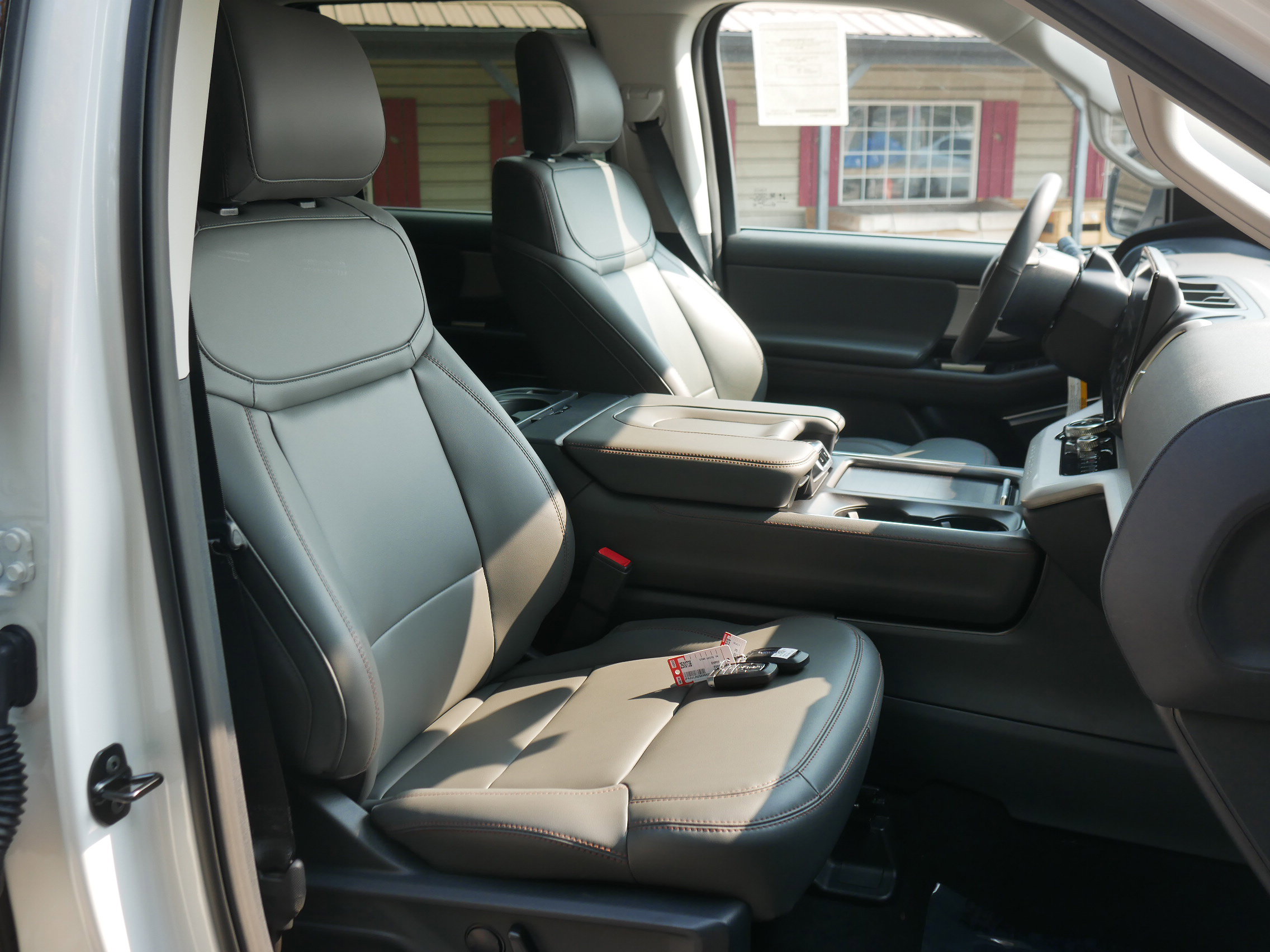 New 2025 Ford Expedition Active image 30