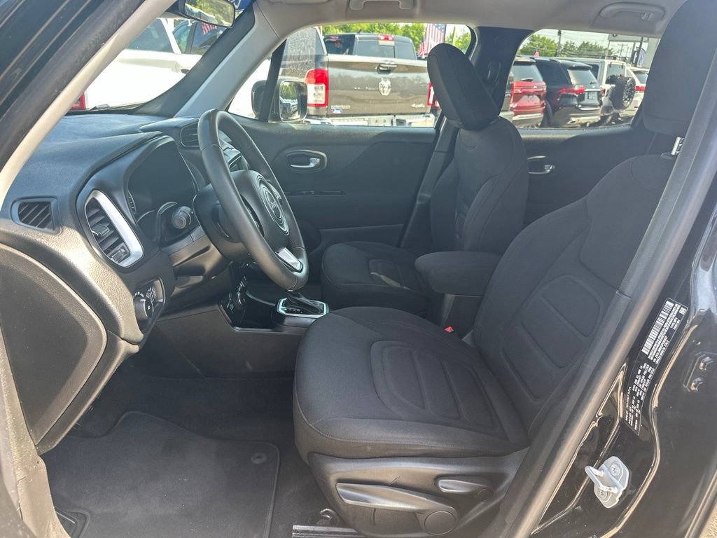 Used 2018 Jeep Renegade Latitude AWD/4WD image 14