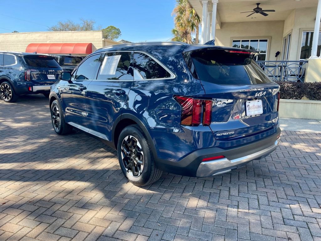 Used 2025 Kia Sorento S image 3