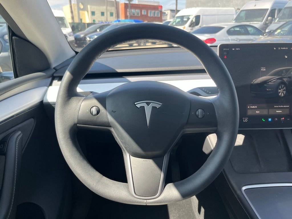 Used 2024 Tesla Model Y 2WD image 19