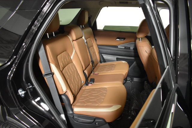 New 2026 Nissan Pathfinder Platinum AWD/4WD image 35