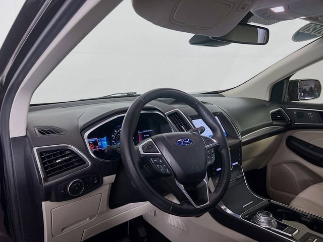 Used 2020 Ford Edge Titanium image 11