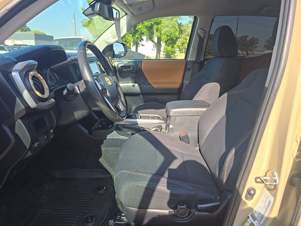 Used 2019 Toyota Tacoma SR5 AWD/4WD image 12