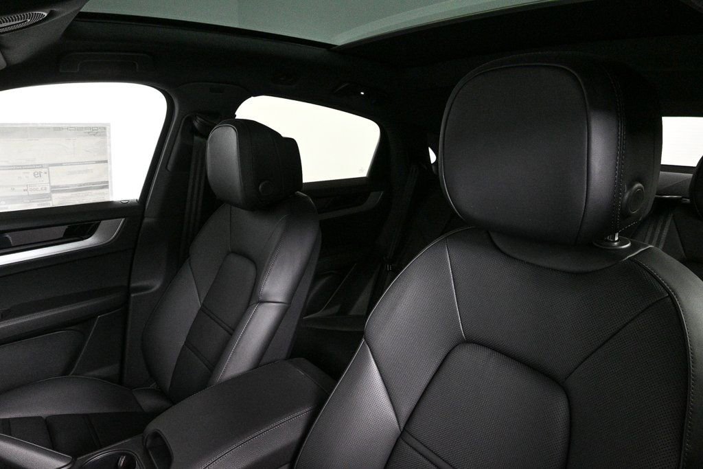 Certified 2026 Porsche Cayenne Coupe AWD/4WD image 5