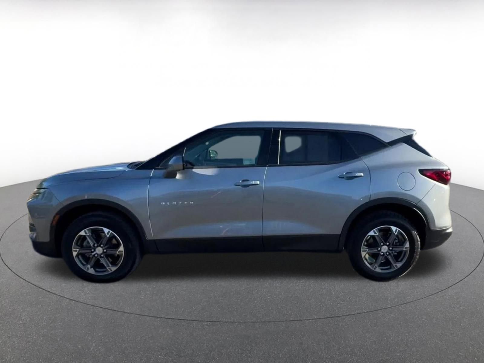Used 2025 Chevrolet Blazer LT image 9
