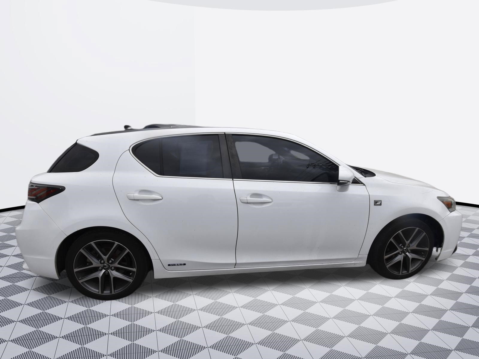 Used 2015 Lexus CT 200h w/ Navigation Package FWD image 5