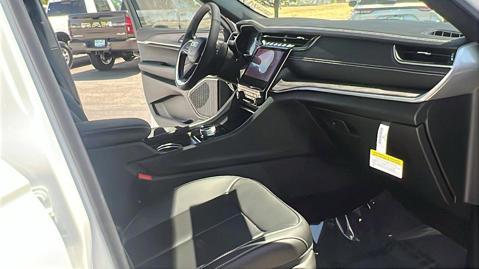 New 2025 Jeep Grand Cherokee L Limited w/ Luxury Tech Group II image 11