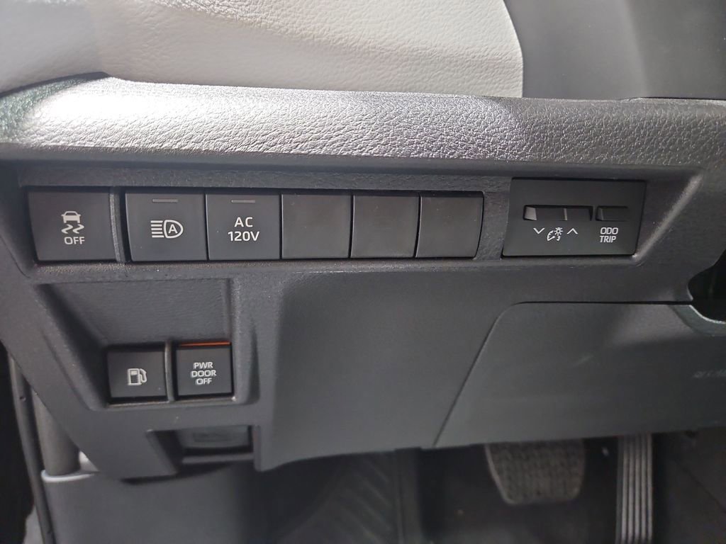 New 2026 Toyota Sienna XLE image 14