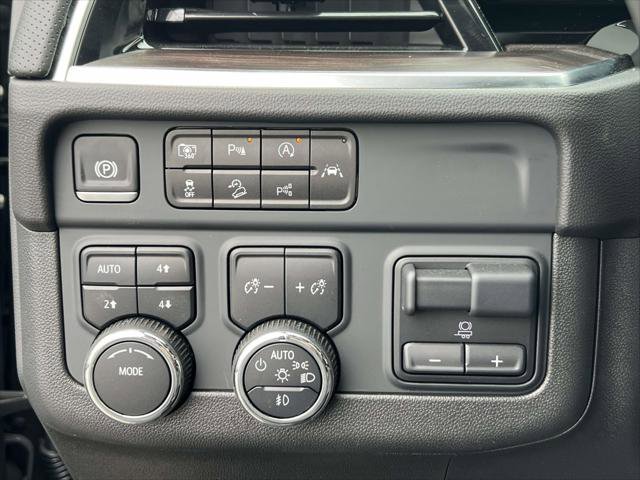 Used 2025 Chevrolet Suburban Premier image 24