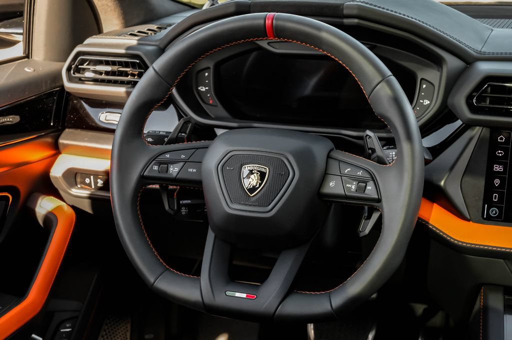 Used 2025 Lamborghini Urus SE AWD/4WD image 13