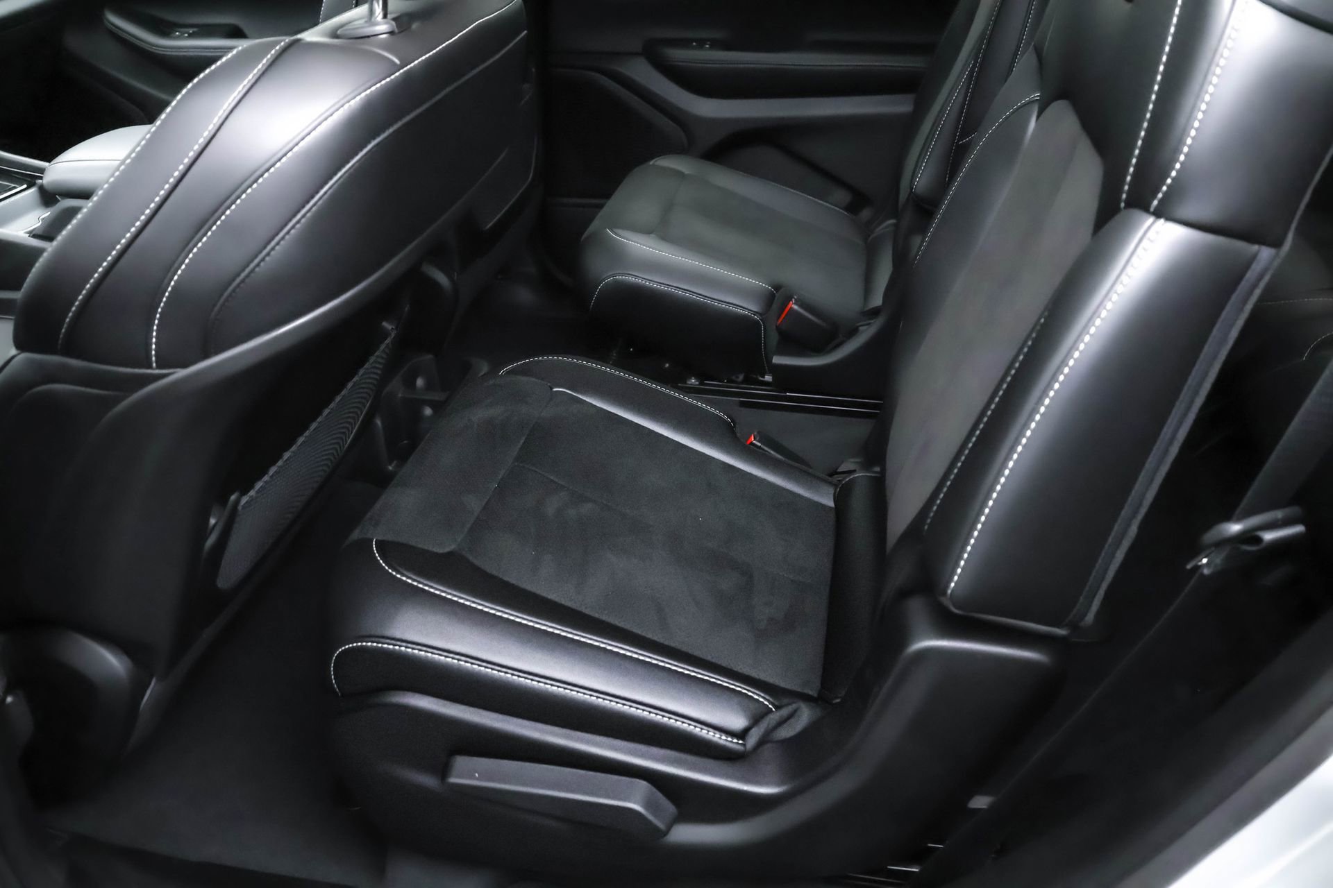 Used 2025 Jeep Grand Cherokee L Altitude image 23