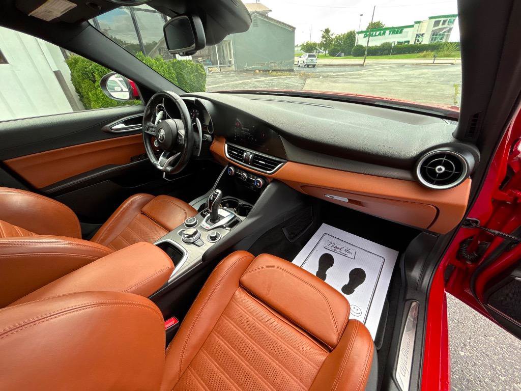 Used 2020 Alfa Romeo Giulia Ti Sport w/ Quick Order Package 22S Sport AWD/4WD image 33