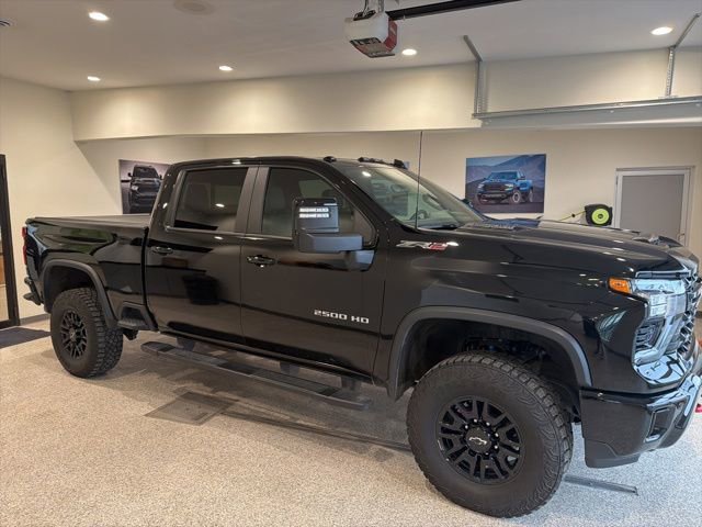 Used 2025 Chevrolet Silverado 2500 ZR2 w/ Technology Package AWD/4WD image 1