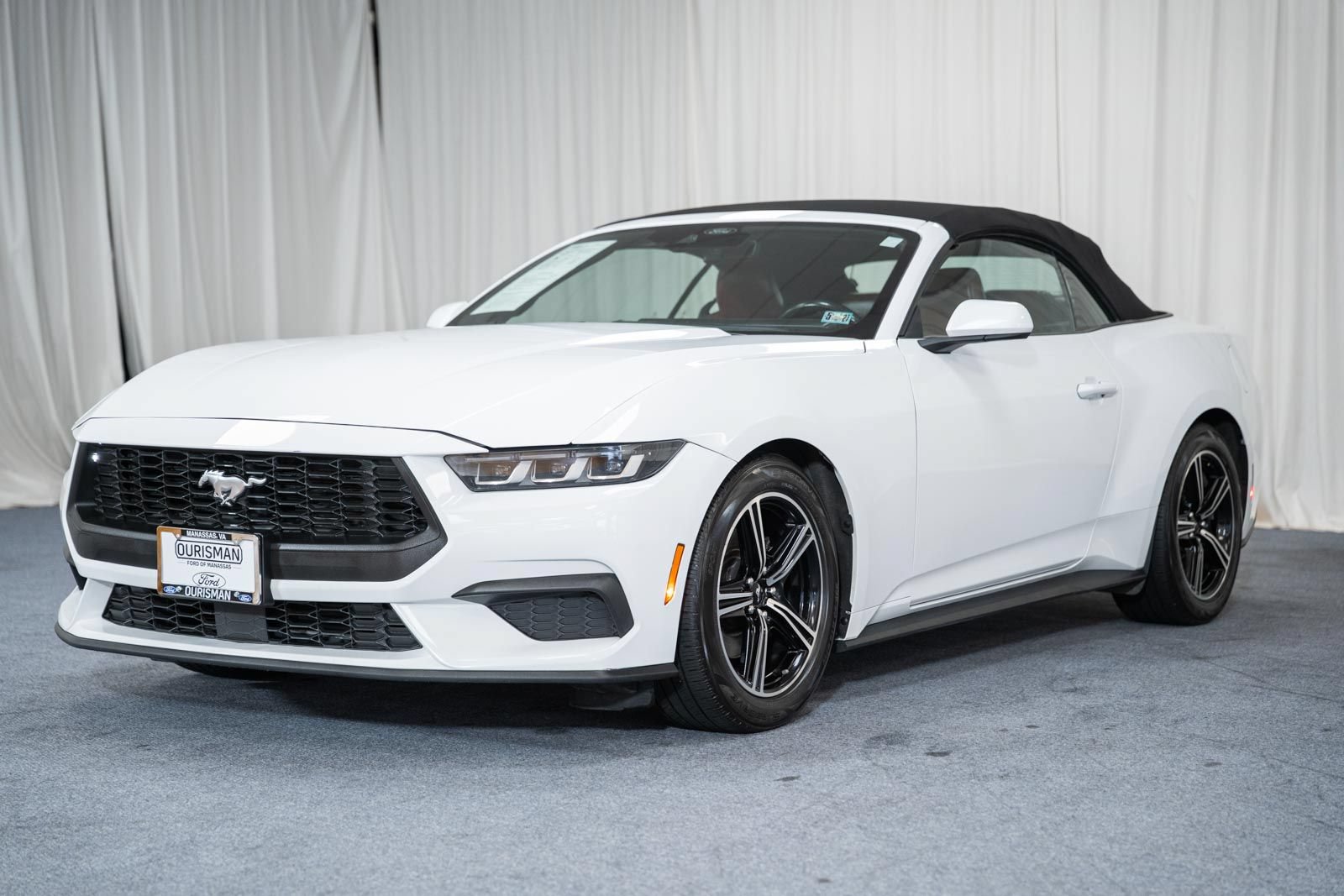 Used 2024 Ford Mustang Premium RWD image 3