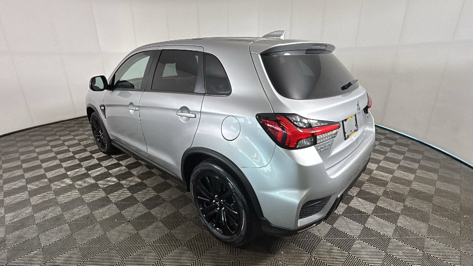 Used 2025 Mitsubishi Outlander Sport LE AWD/4WD image 4