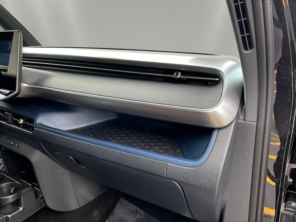 Used 2025 Volkswagen ID. Buzz Pro S RWD image 27