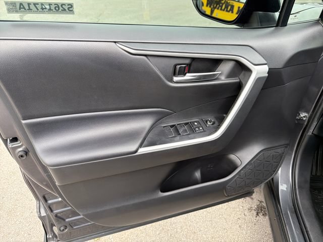 Used 2020 Toyota RAV4 XLE Premium FWD image 17