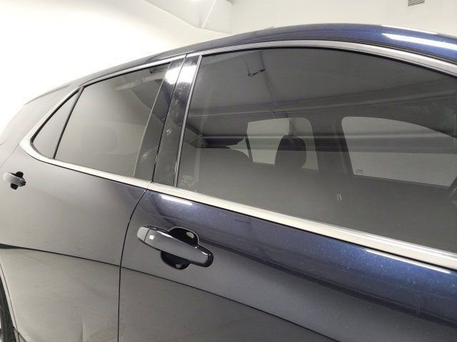 Used 2020 Chevrolet Equinox LT w/ Driver Convenience Package image 9