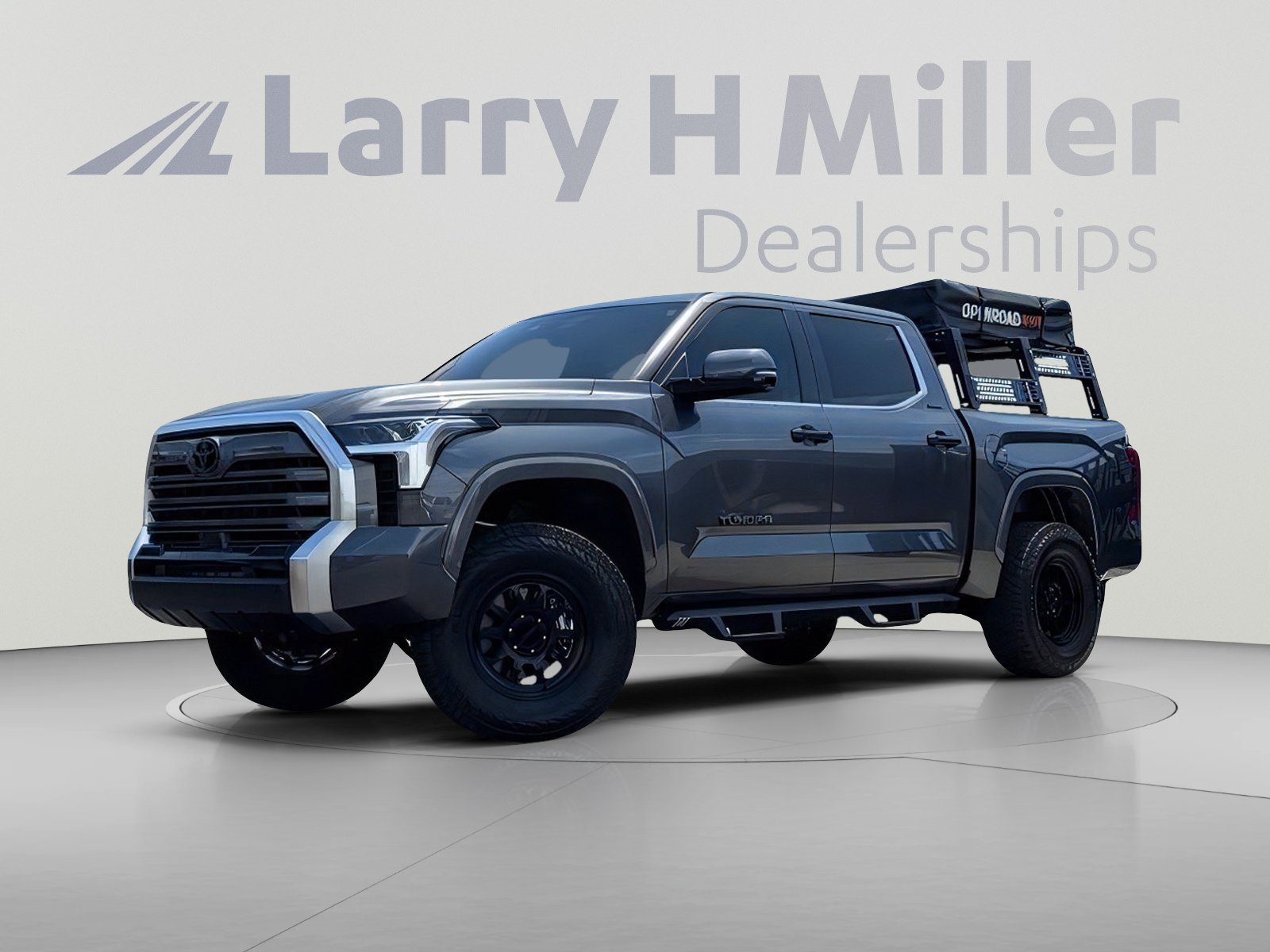 Used 2025 Toyota Tundra Limited AWD/4WD image 2