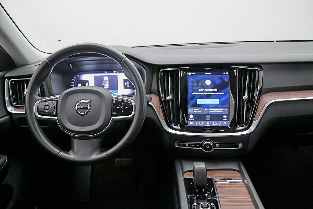 Certified 2024 Volvo S60 B5 Plus AWD/4WD image 24