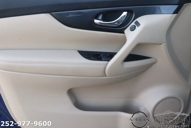 Used 2018 Nissan Rogue SV image 10