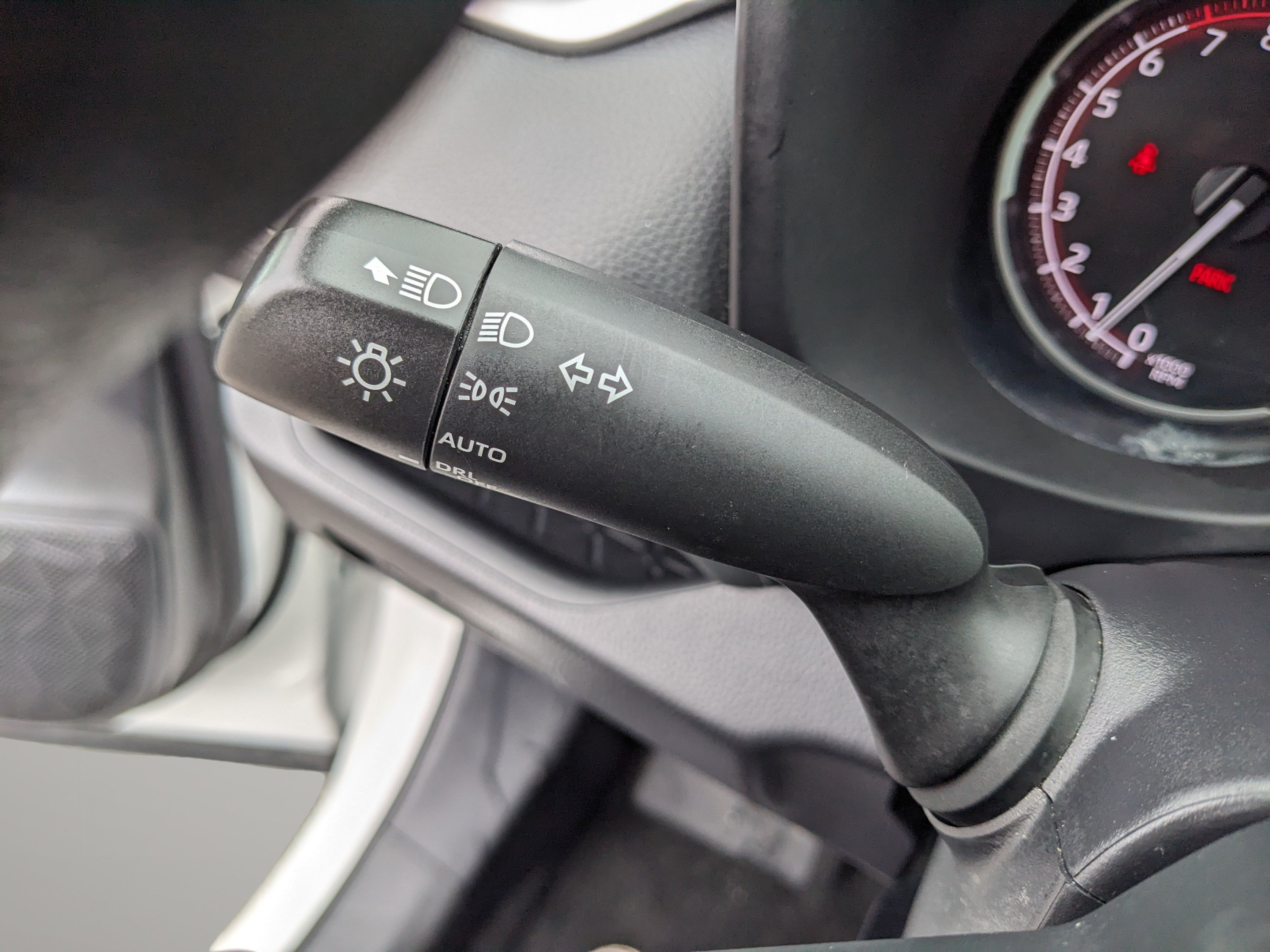 Used 2025 Toyota RAV4 XLE FWD image 30