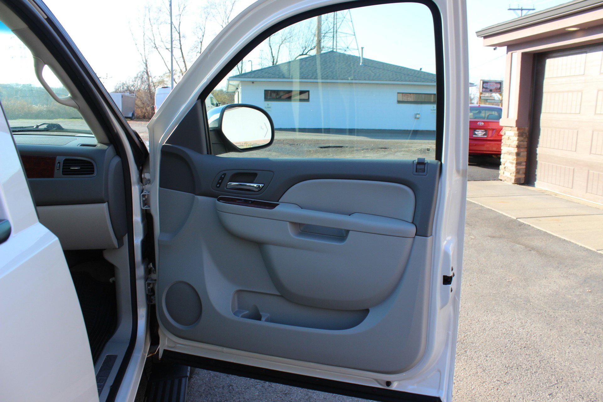 Used 2013 Chevrolet Tahoe LTZ image 37