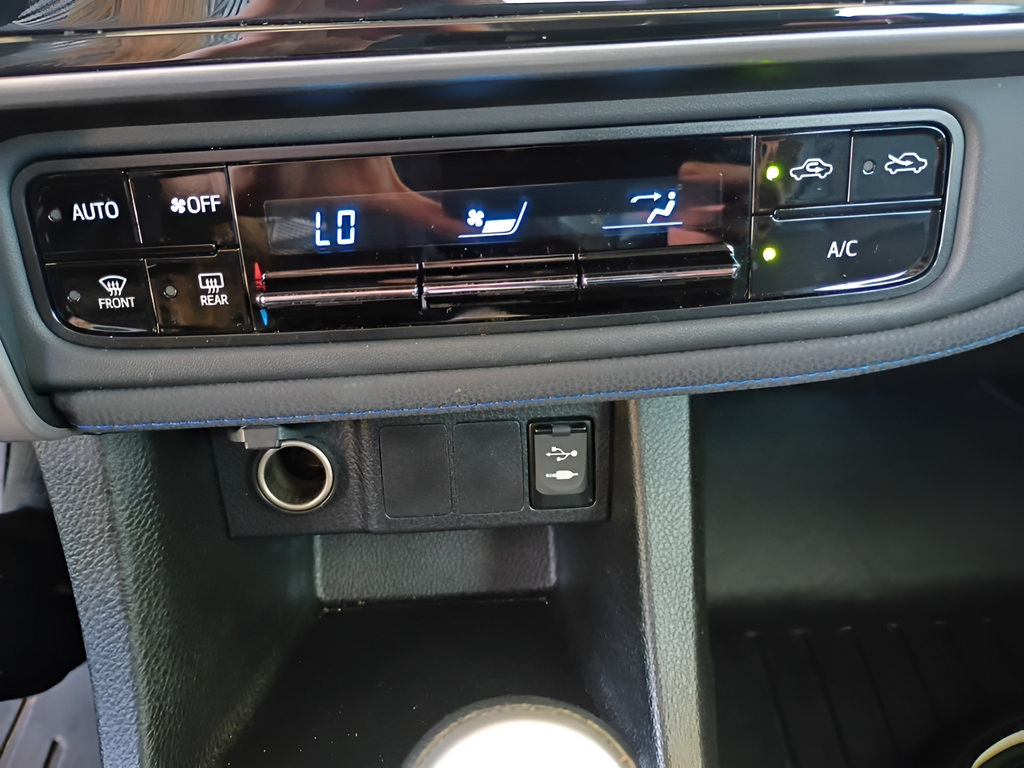 Used 2019 Toyota Corolla SE FWD image 16
