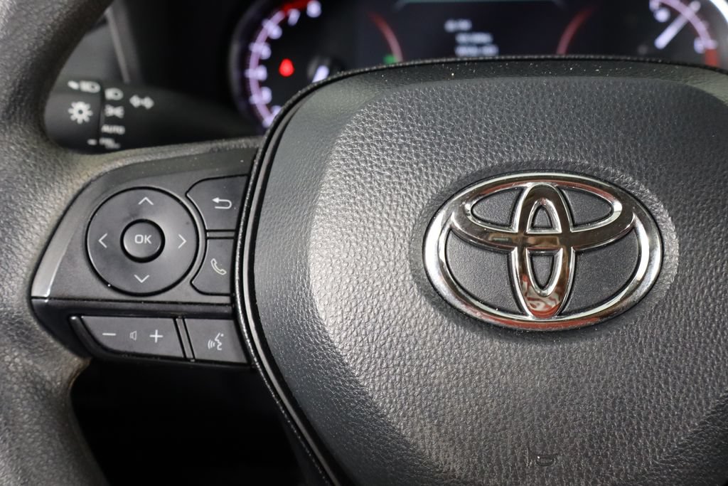 Used 2025 Toyota RAV4 XLE FWD image 8