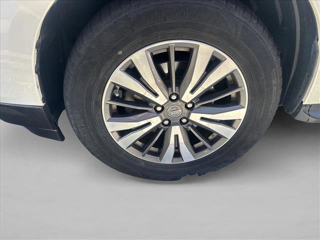 Used 2017 Nissan Pathfinder SV AWD/4WD image 3