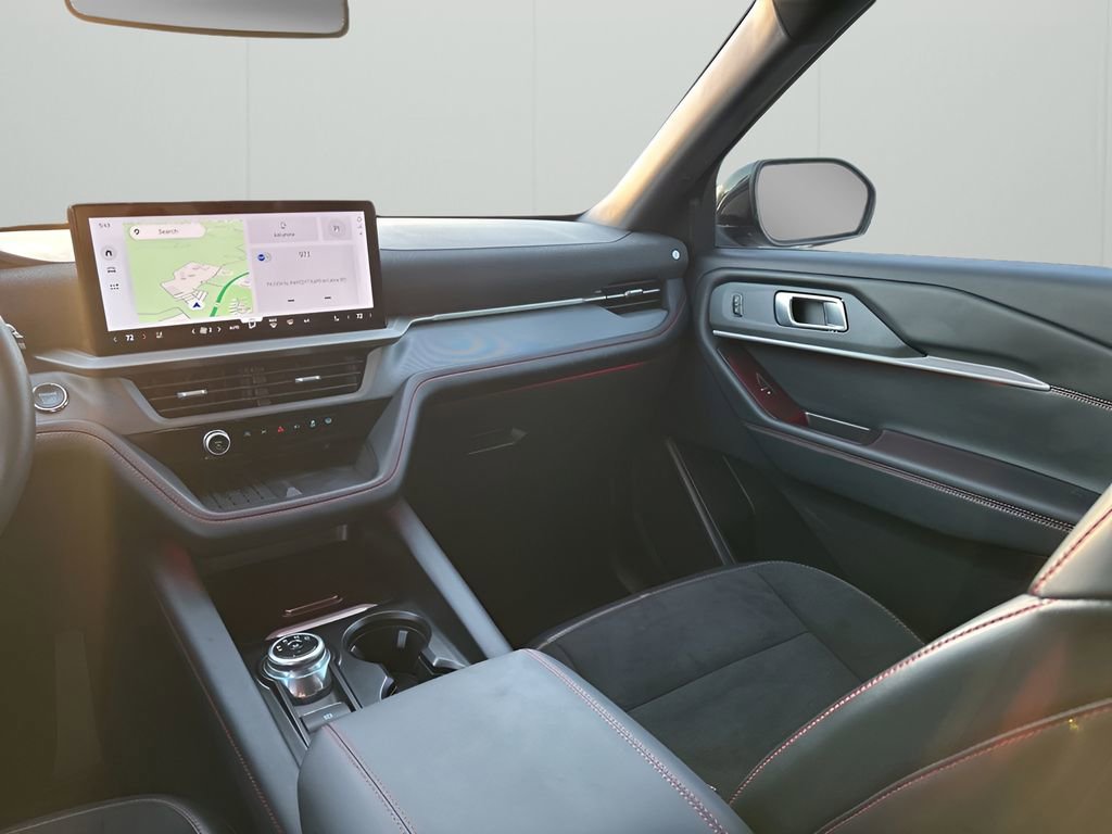 Used 2025 Ford Explorer ST image 24