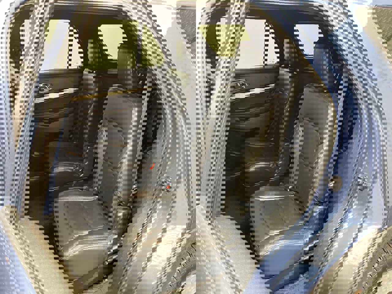 Used 2018 Ford Explorer XLT w/ Equipment Group 202A AWD/4WD image 11