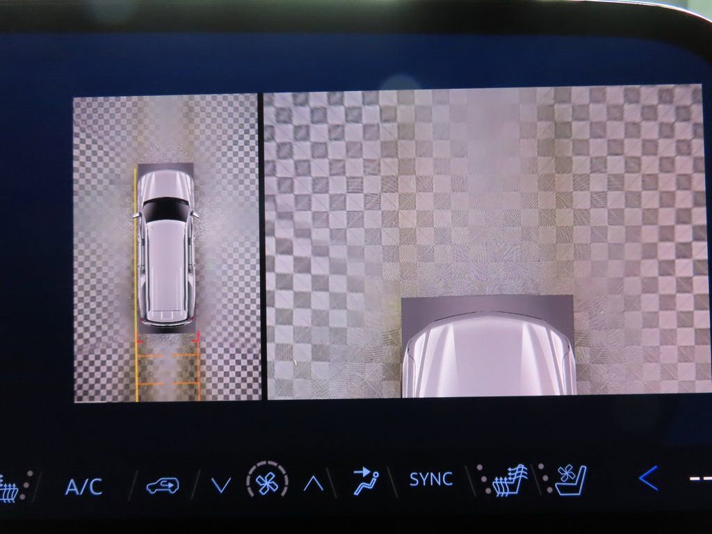 Used 2025 Chevrolet Suburban High Country AWD/4WD image 18