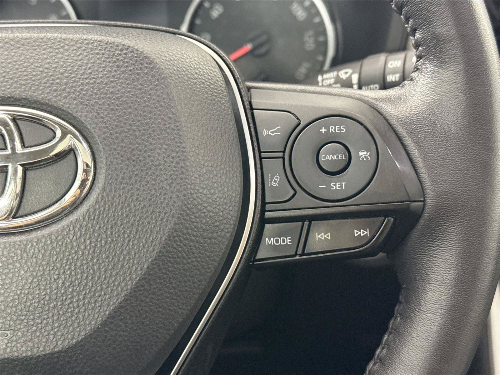 Certified 2022 Toyota RAV4 XLE Premium AWD/4WD image 18