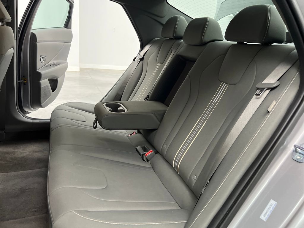 Used 2025 Hyundai Elantra SEL image 13