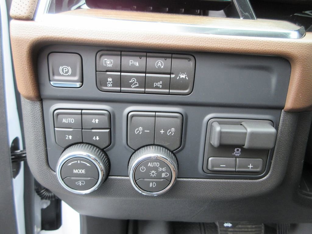 New 2026 Chevrolet Suburban High Country image 30