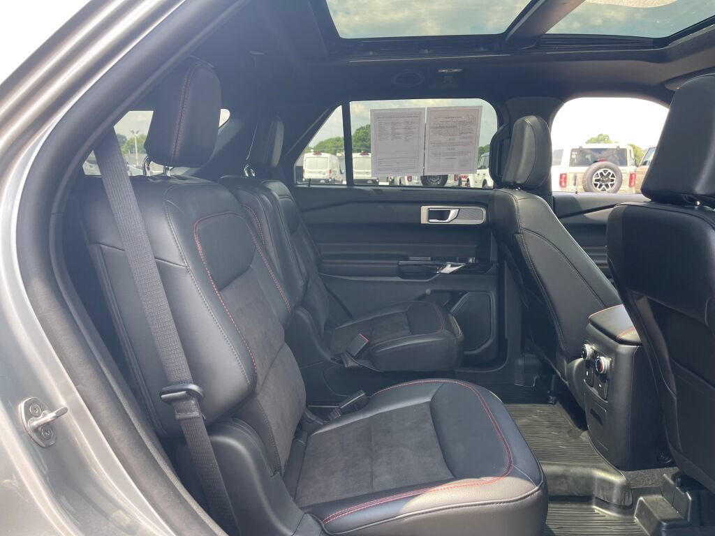 Certified 2024 Ford Explorer ST-Line w/ Class IV Trailer Tow Package AWD/4WD image 35