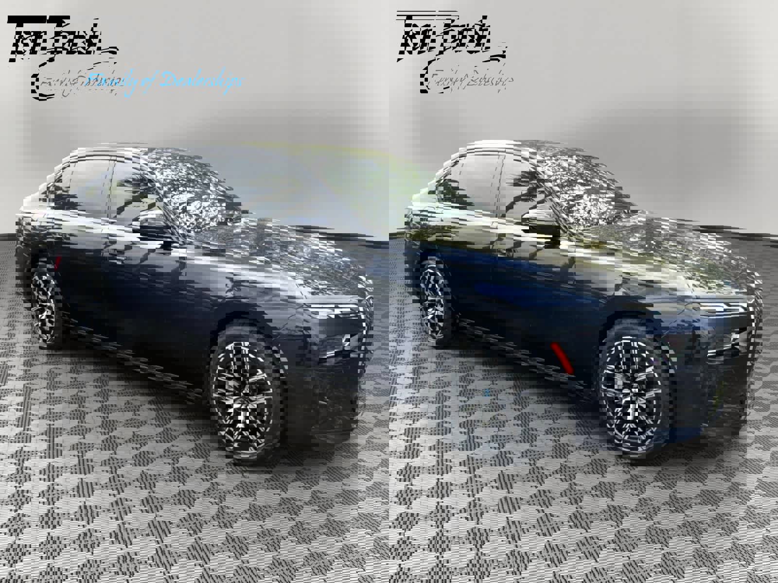 Certified 2023 BMW 760i xDrive AWD/4WD image 1