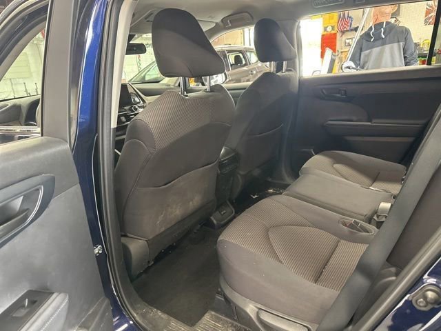 Used 2023 Toyota Highlander L AWD/4WD image 16