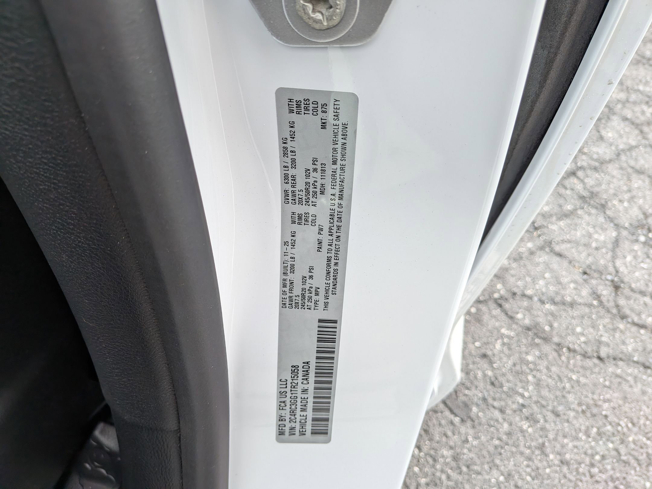 New 2026 Chrysler Pacifica Limited w/ Uconnect Theater Family Group image 42