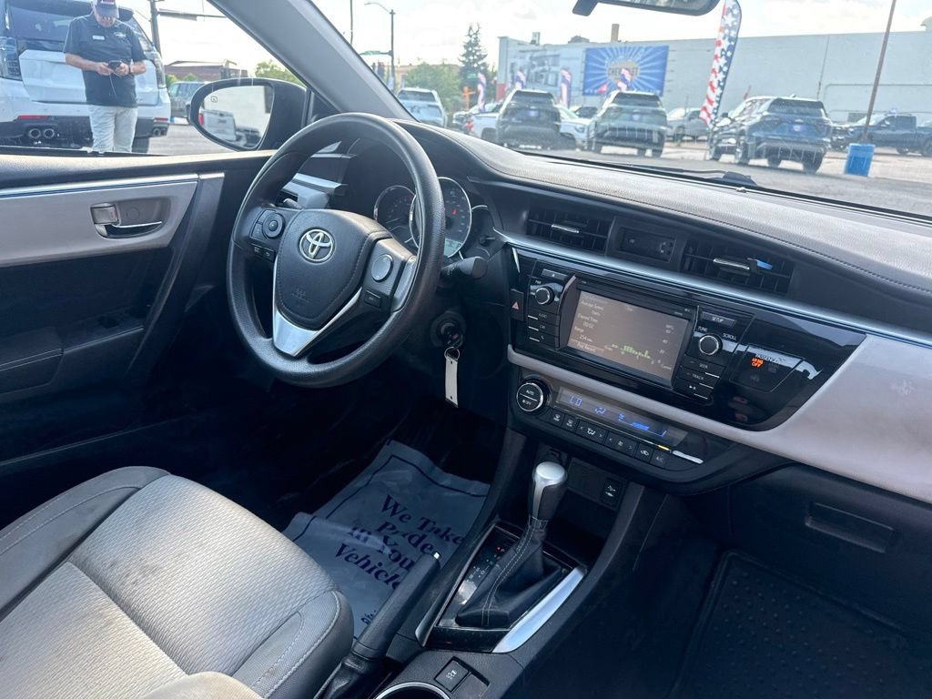 Used 2015 Toyota Corolla LE FWD image 34