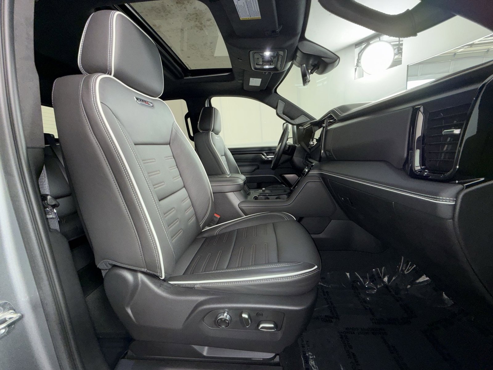 Used 2025 GMC Sierra 2500 AT4X AWD/4WD image 28