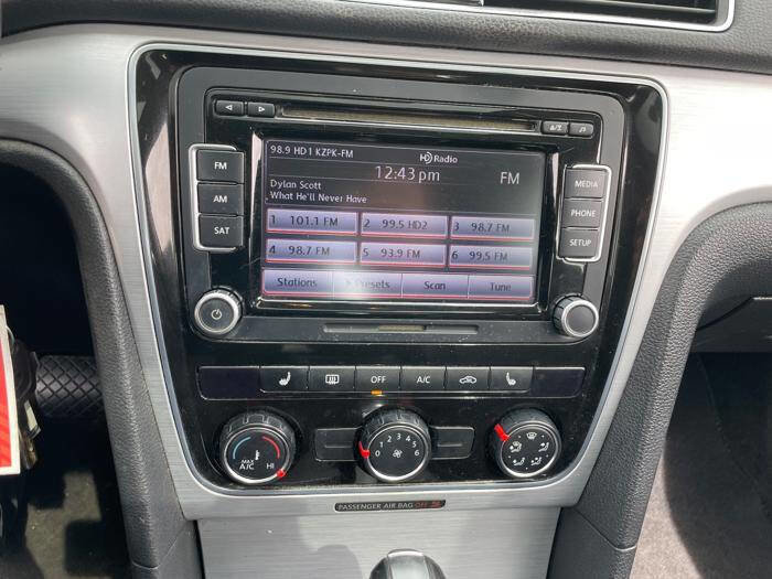 Used 2013 Volkswagen Passat 2.5 SE FWD image 35