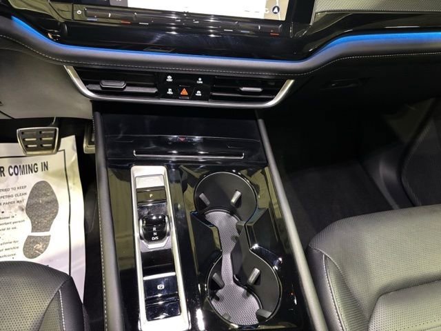 Used 2024 Volkswagen Atlas Cross Sport SEL R-Line image 17