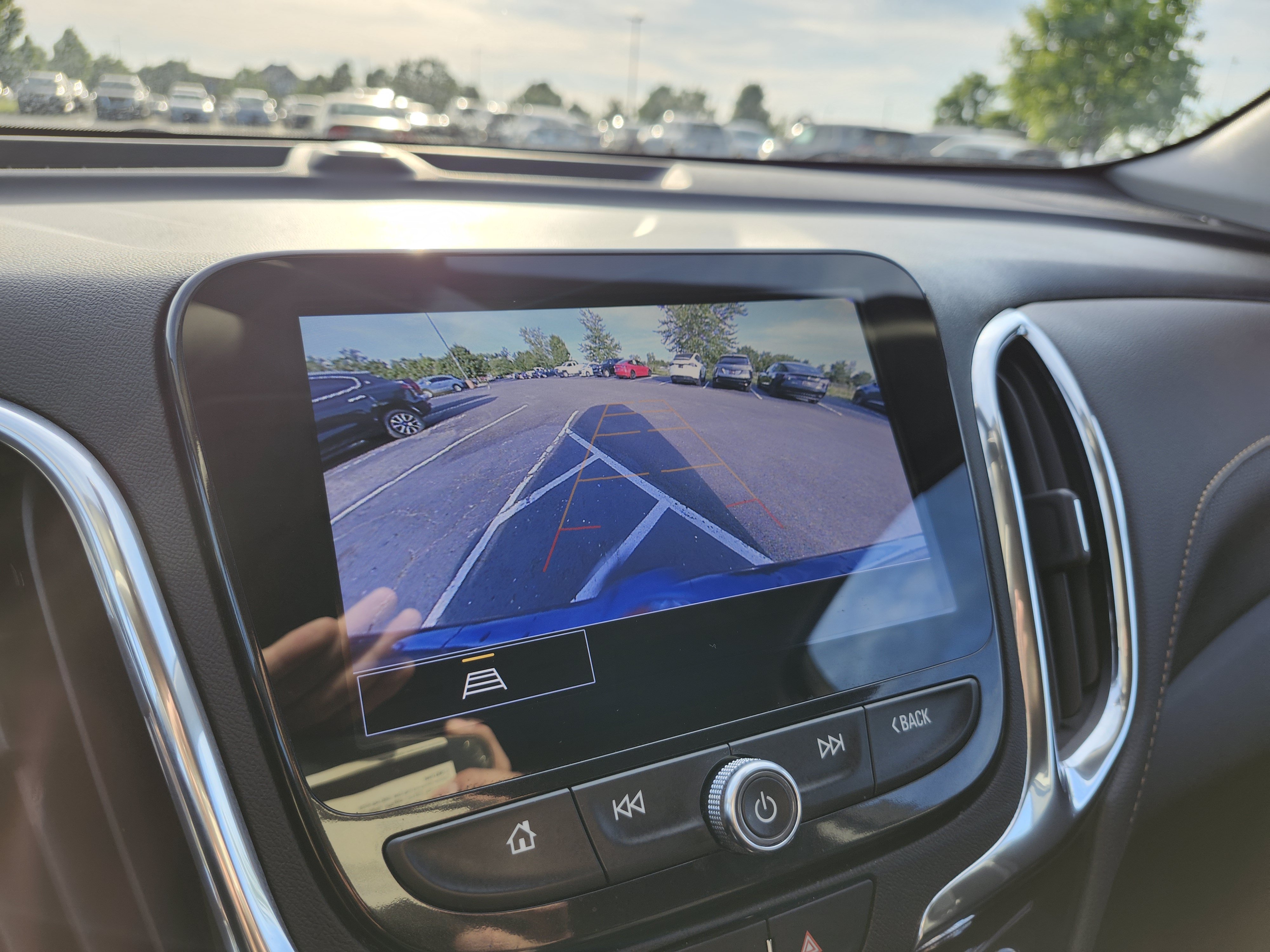 Used 2023 Chevrolet Equinox Premier FWD image 2