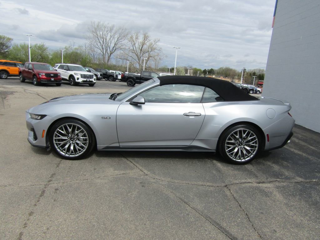 Used 2025 Ford Mustang GT Premium RWD image 3