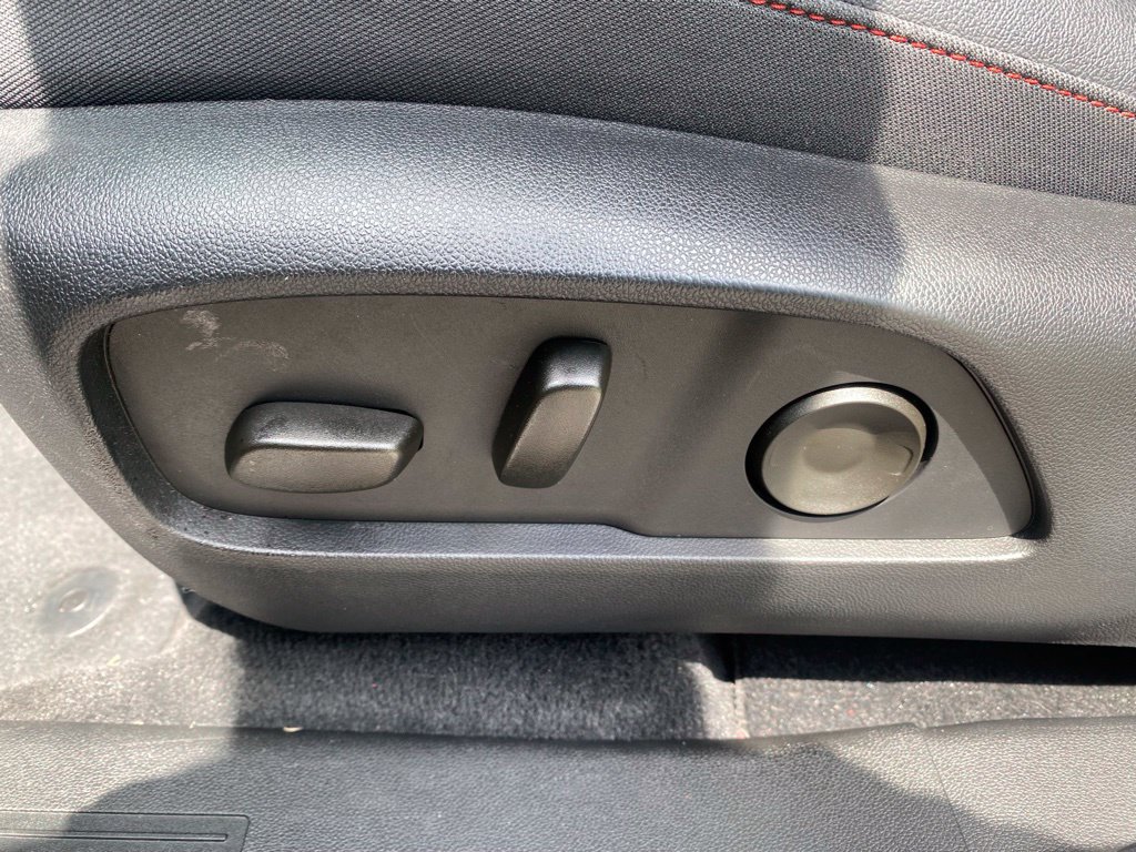 Used 2025 Chevrolet Equinox RS w/ Safety and Technology Package FWD image 12
