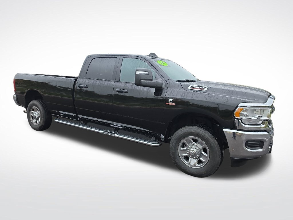 Used 2024 RAM 3500 Tradesman w/ Chrome Appearance Group AWD/4WD image 9