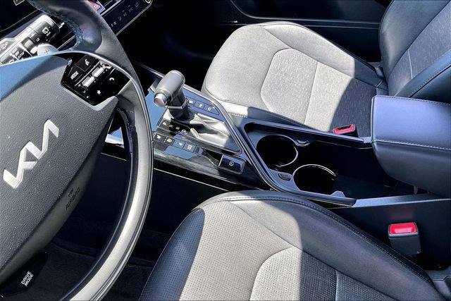 Used 2023 Kia Niro SX Touring FWD image 18